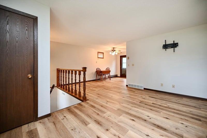 32 W 21st St, Buffalo City, WI 54622