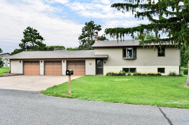 32 W 21st St, Buffalo City, WI 54622