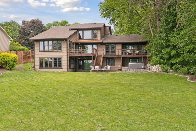 3920 Hawthorne Cir, Excelsior, MN 55331
