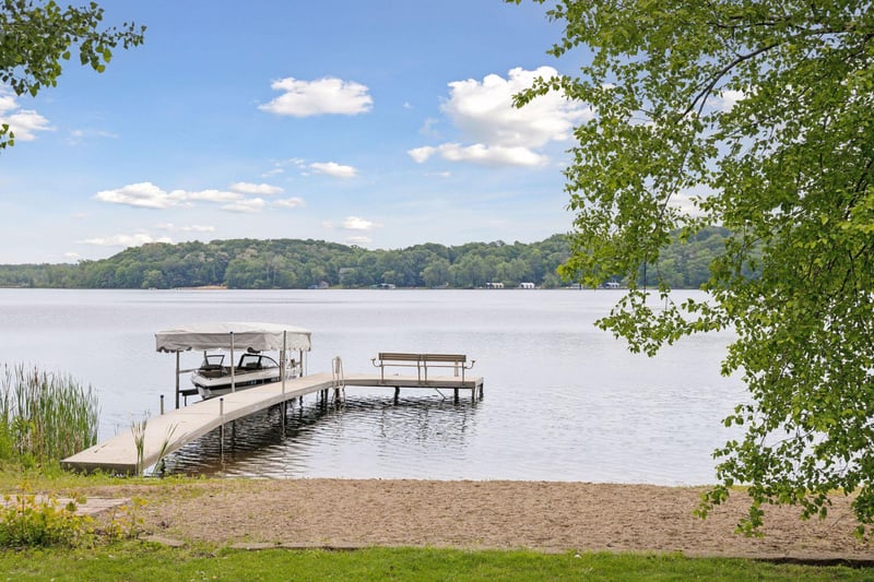 3920 Hawthorne Cir, Excelsior, MN 55331