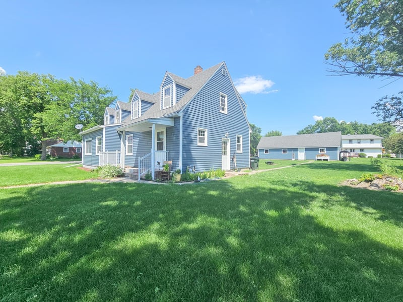 402 1st St, Belview, MN 56214