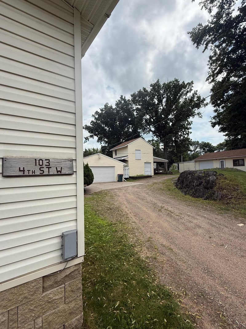 103 W 4th St, Randall, MN 56475