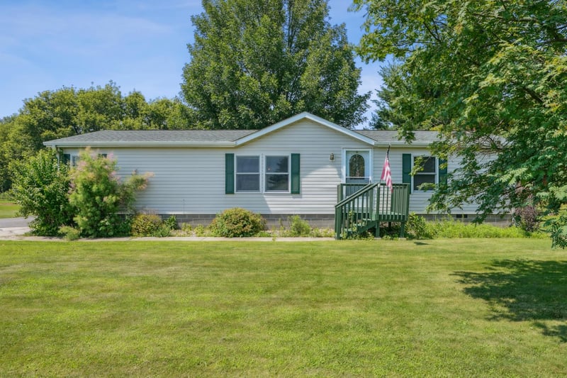 519 W Clayton Ave, Clayton, WI 54004