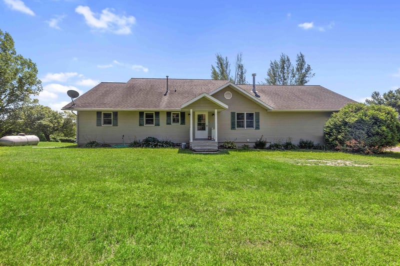 51800 500th St, Menahga, MN 56464