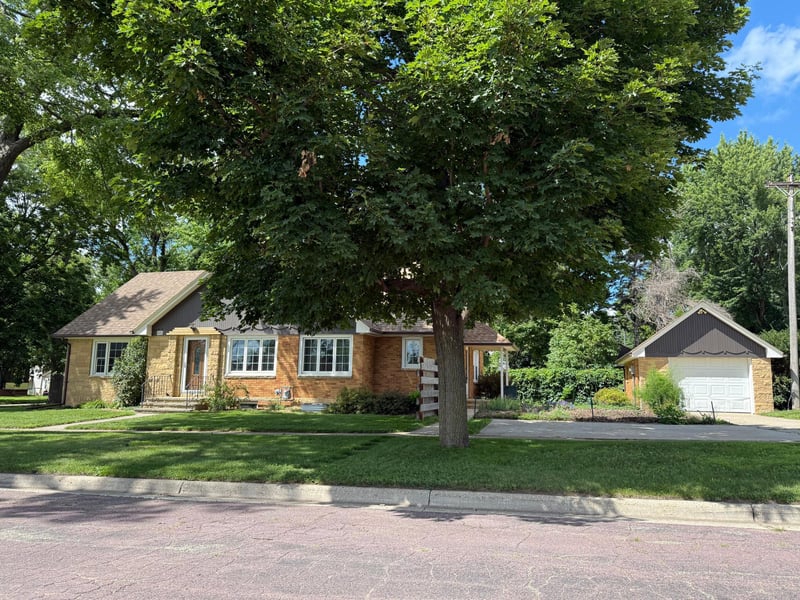 201 5th Ave N, Lakefield, MN 56150