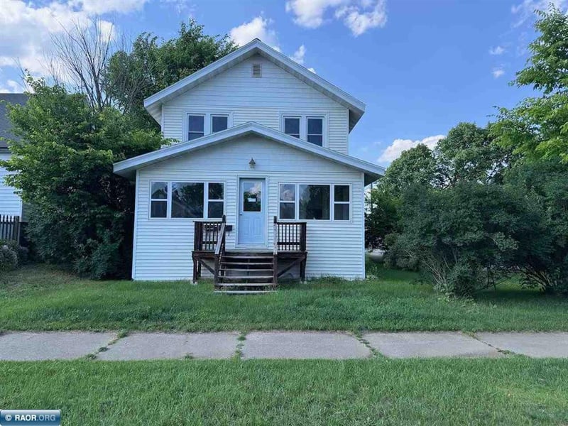 1027 E Chapman St, Ely, MN 55731
