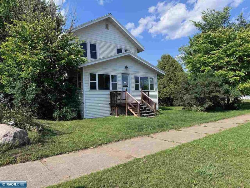 1027 E Chapman St, Ely, MN 55731