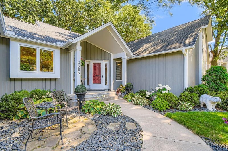 4536 Foothill Trl, Vadnais Heights, MN 55127