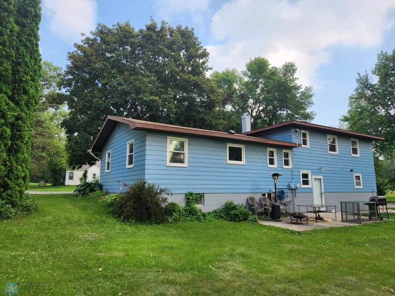 206 1st St SE, Rothsay, MN 56579