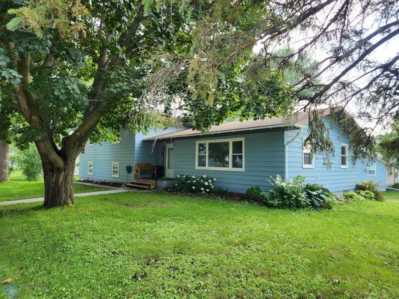 206 1st St SE, Rothsay, MN 56579