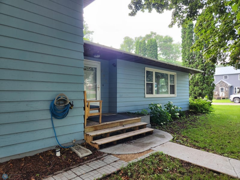 206 1st St SE, Rothsay, MN 56579