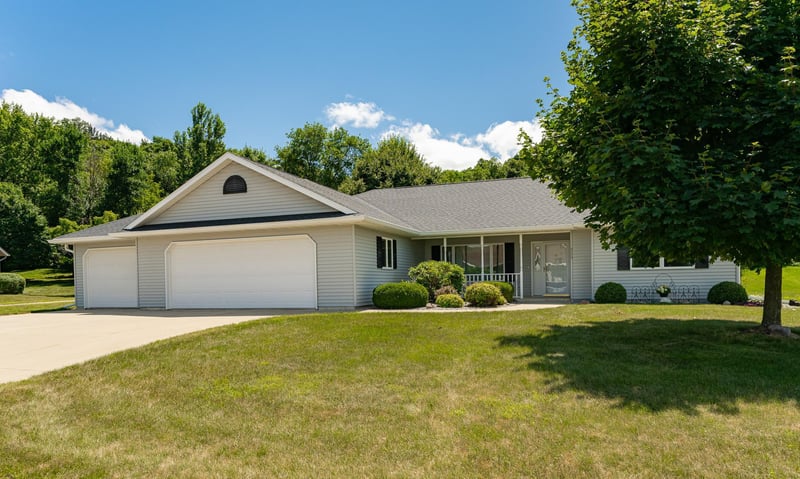 320 Northern Hills Trl, Saint Charles, MN 55972
