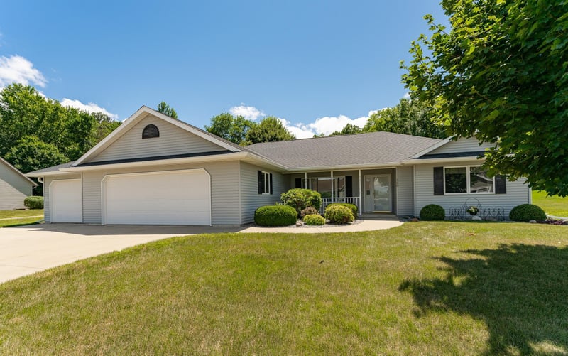 320 Northern Hills Trl, Saint Charles, MN 55972