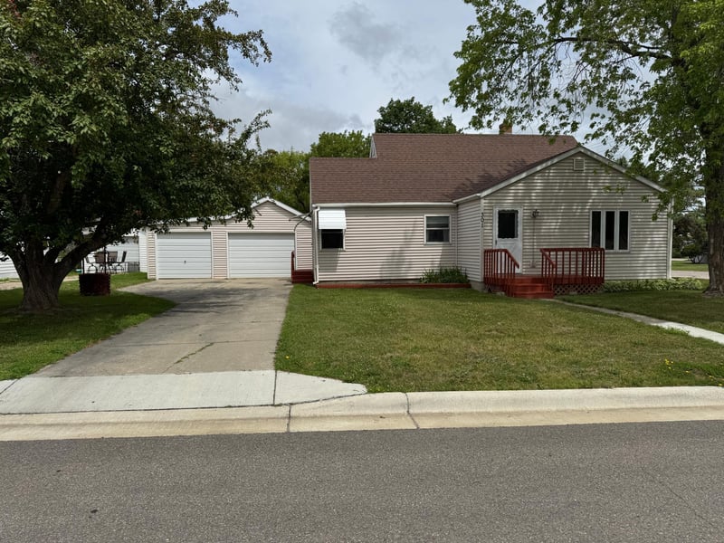 301 2nd Ave SW, Clearbrook, MN 56634