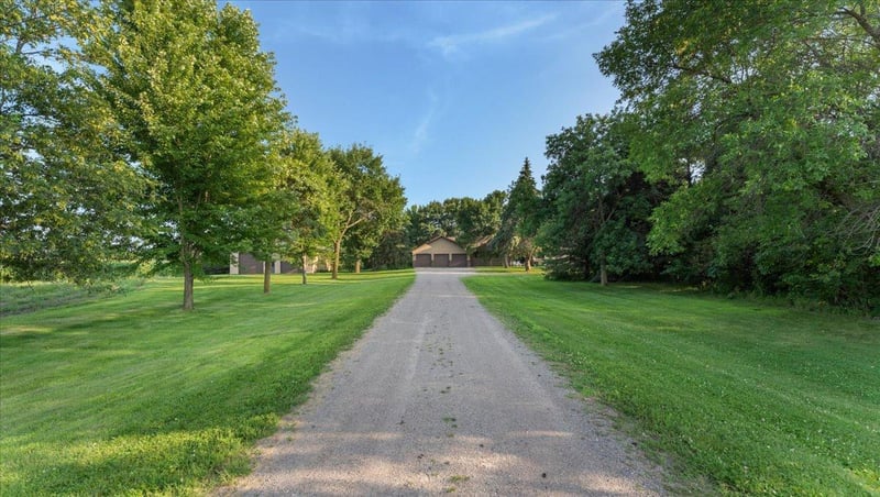 21901 Vista Rd, Hutchinson, MN 55350
