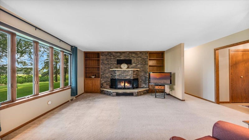 21901 Vista Rd, Hutchinson, MN 55350