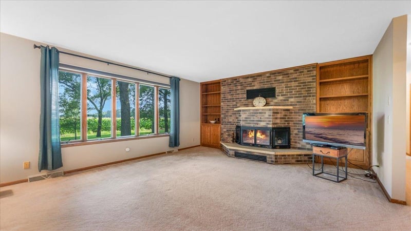 21901 Vista Rd, Hutchinson, MN 55350