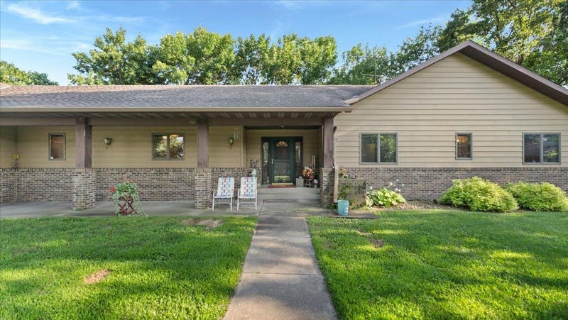 21901 Vista Rd, Hutchinson, MN 55350