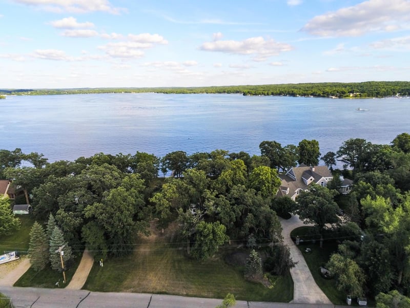 51782 Pelican Point Dr, Detroit Lakes, MN 56501