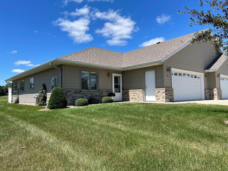 111 Brittany Way SE, Grand Meadow, MN 55936