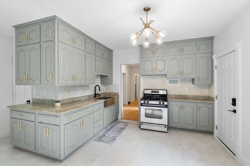 225 Isabel St W, Saint Paul, MN 55107