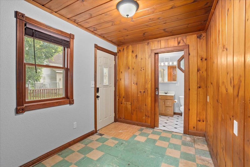 414 S Main St, Elmwood, WI 54740