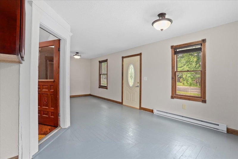 414 S Main St, Elmwood, WI 54740