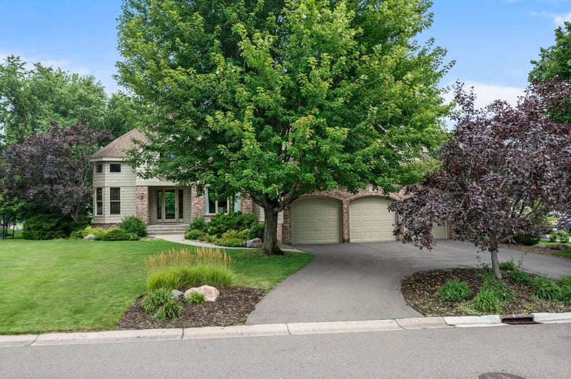 3933 Donegal Way, Eagan, MN 55122