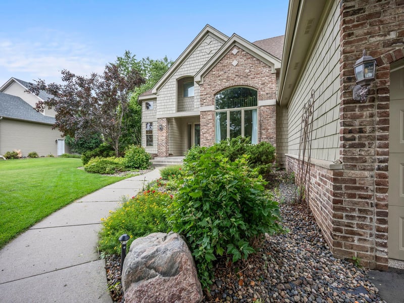 3933 Donegal Way, Eagan, MN 55122
