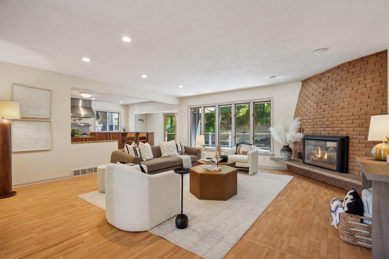 1013 Kenwood Pw, Minneapolis, MN 55403
