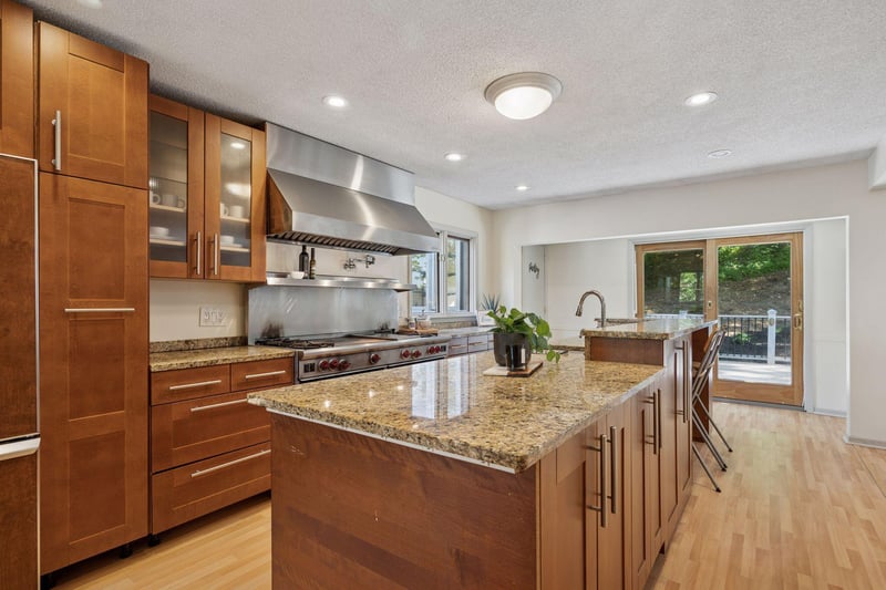 1013 Kenwood Pw, Minneapolis, MN 55403
