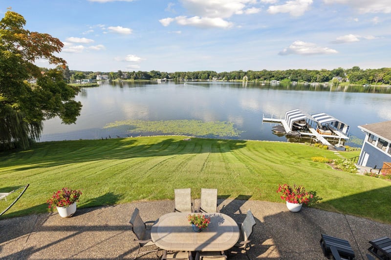 1300 Vine Pl, Mound, MN 55364