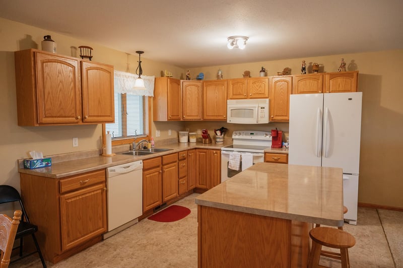 118 E 5th St N, Truman, MN 56088