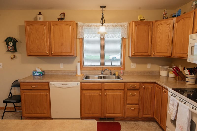 118 E 5th St N, Truman, MN 56088