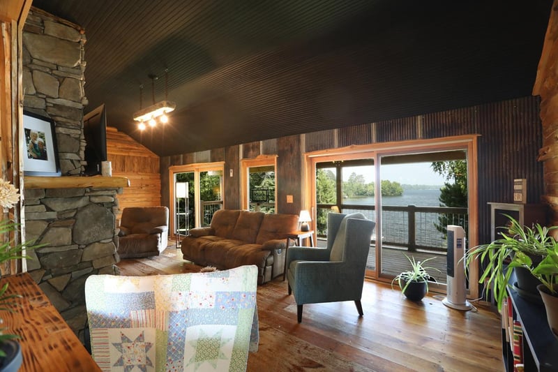 8921 Palm Rd, Britt, MN 55710