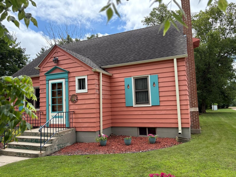 213 Cherry St NW, Bertha, MN 56437