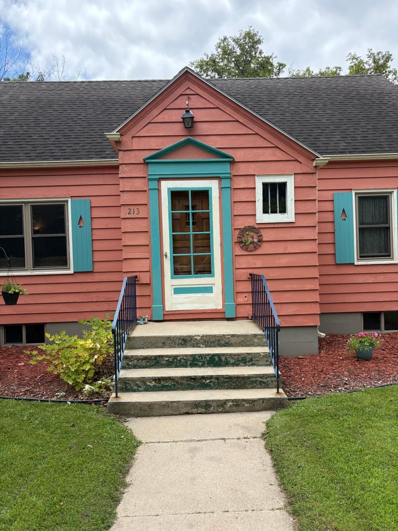 213 Cherry St NW, Bertha, MN 56437