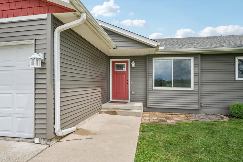 23570 Main St, Hampton, MN 55031