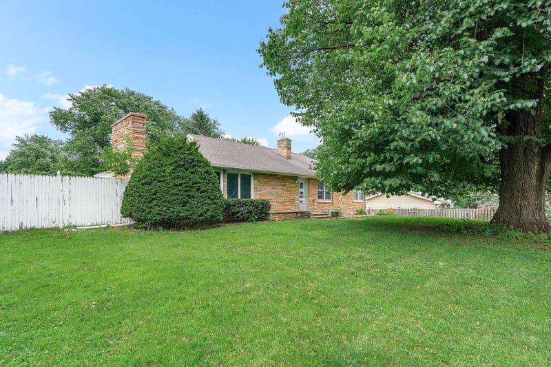 1941 Dodd Rd, Mendota Heights, MN 55118