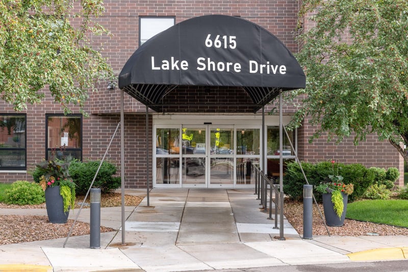 6615 Lake Shore Dr S #410, Richfield, MN 55423