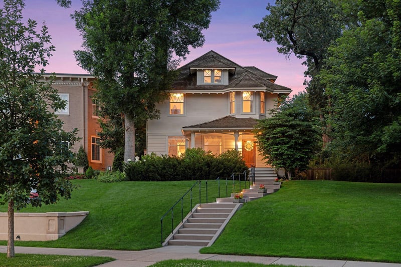 2225 E Lake Of The Isles Pw, Minneapolis, MN 55405