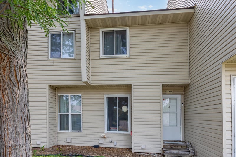 7942 Yates Ave N, Brooklyn Park, MN 55443