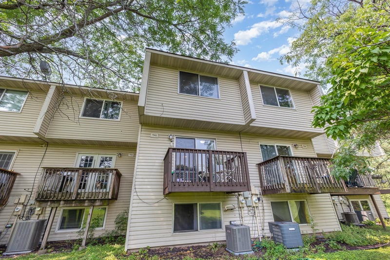 7942 Yates Ave N, Brooklyn Park, MN 55443