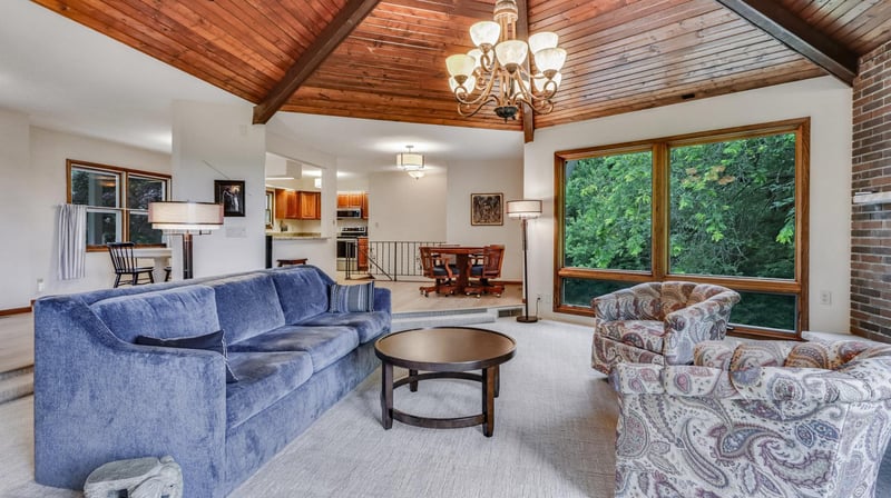 1126 Kathryn Dr, Eau Claire, WI 54701
