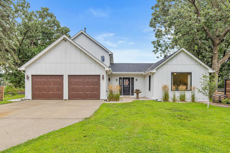 2607 S Lake George Dr NW, Oak Grove, MN 55011