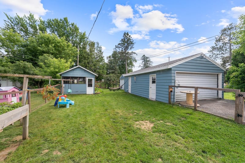 410 School Ave, Carlton, MN 55718
