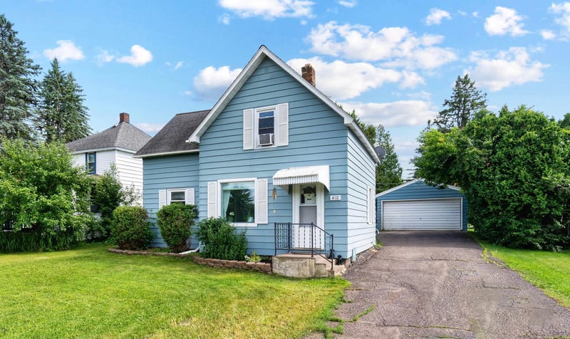 410 School Ave, Carlton, MN 55718