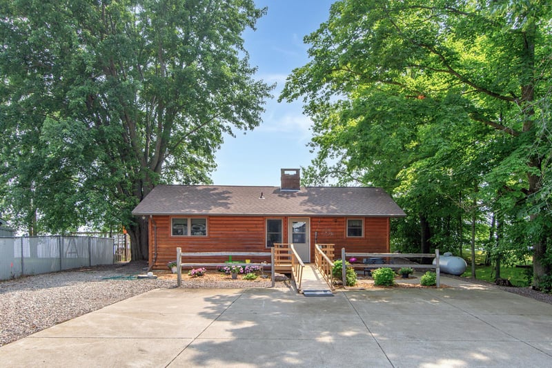 46474 Bay Ave, Isle, MN 56342