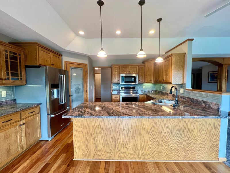 406 20th St W, Glencoe, MN 55336