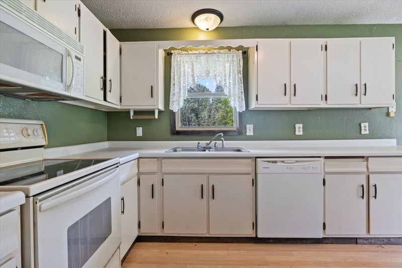 5467 S 2nd St W, Aurora, MN 55705